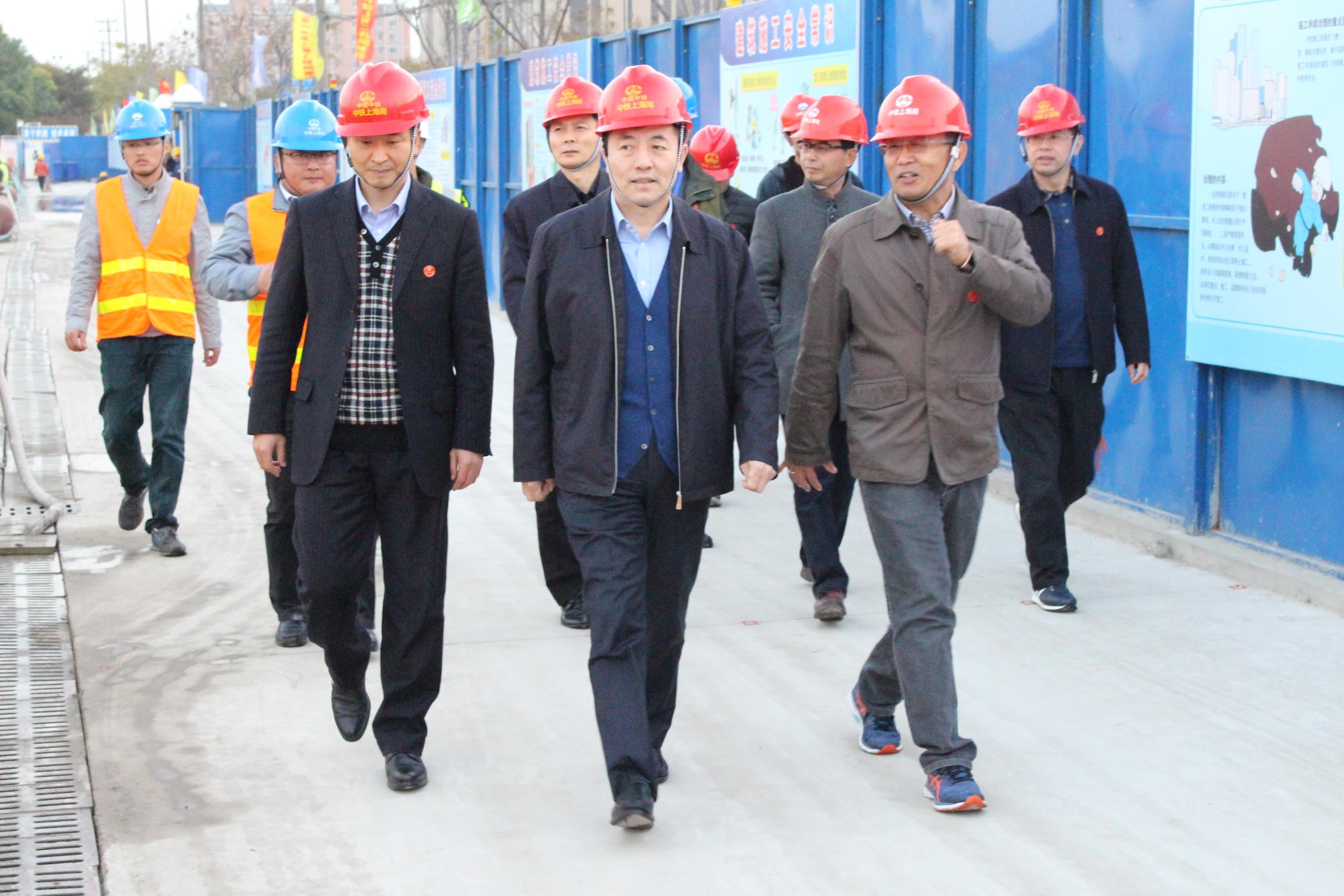 集团公司董事长荣树森到改扩建工业研发用房项目检查指导工作