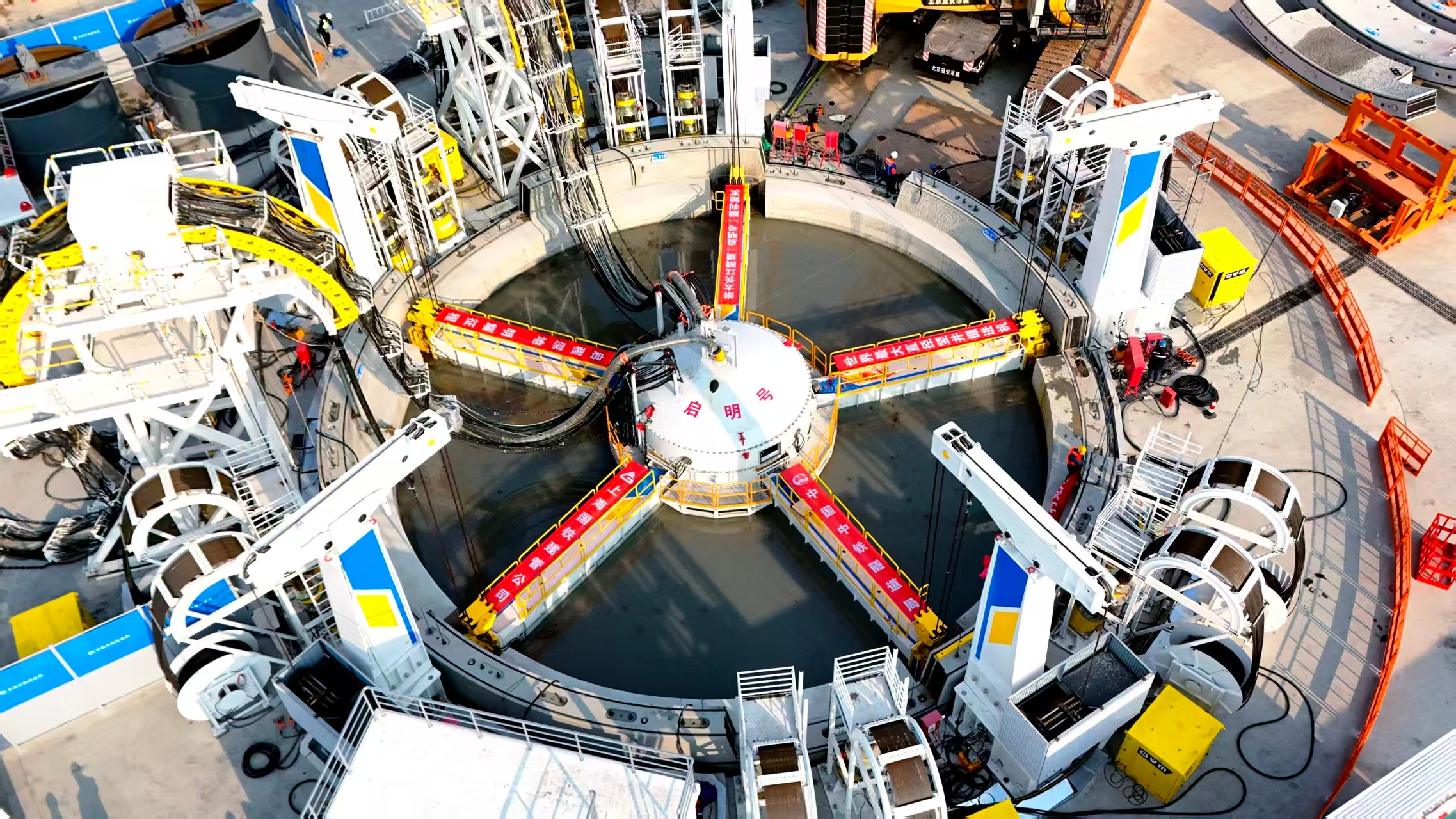 “启明号”掘进机完成崇太长江隧道2号竖井开挖