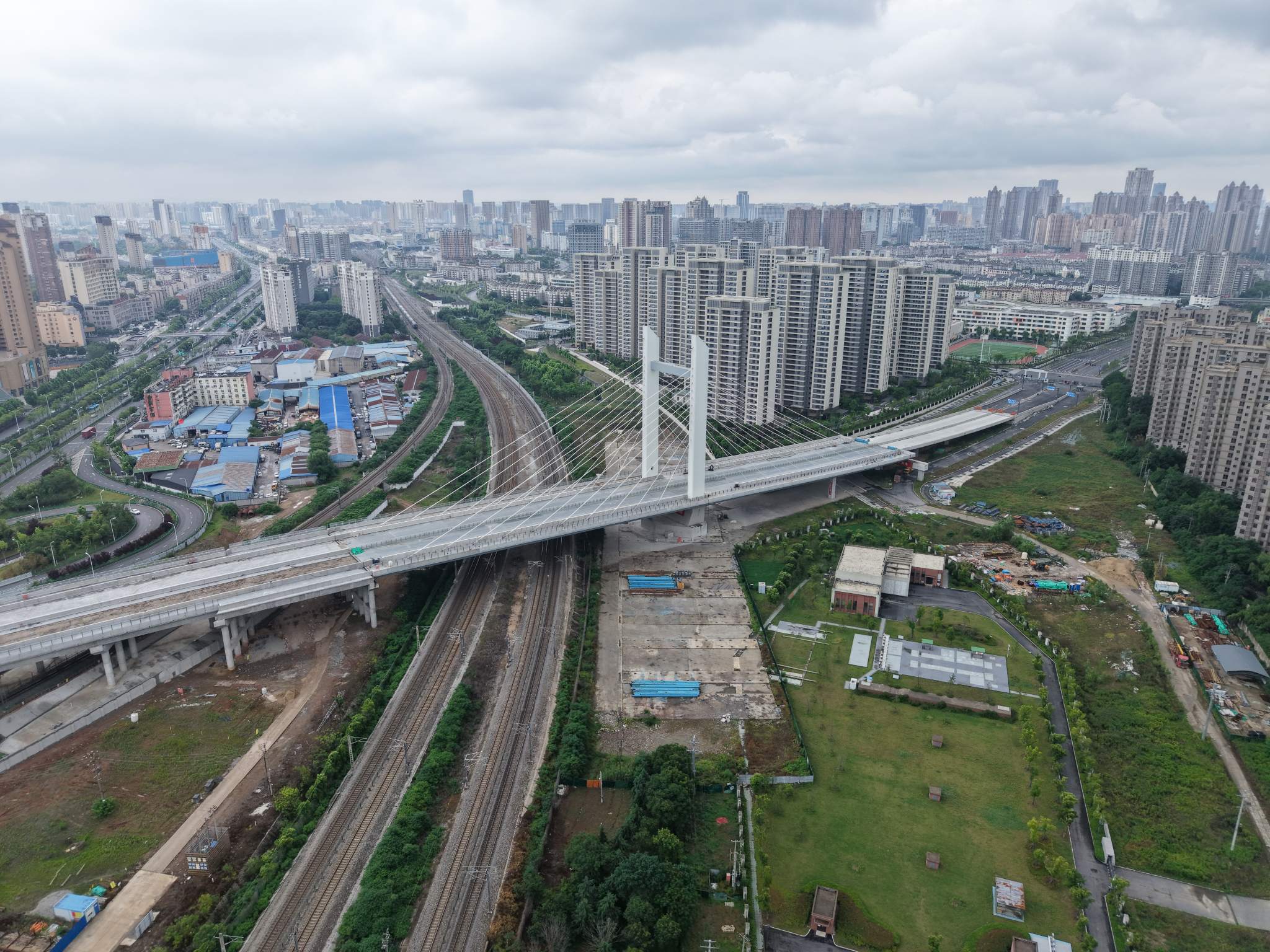 合肥淮南路涉铁工程建成通车
